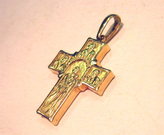 Cruz de oro amarillo estilo retablo 4