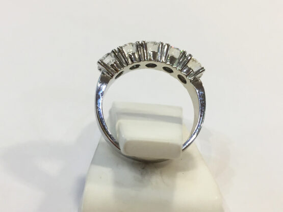 Sortija de oro blanco con 5 brillantes - Imagen 2