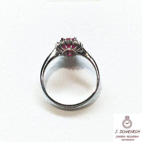 Sortija oro blanco con piedra roja y circonitas - Imagen 3