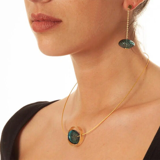 Collar Xar en plata chapada de Belén Bajo y vidrio azul - Imagen 3